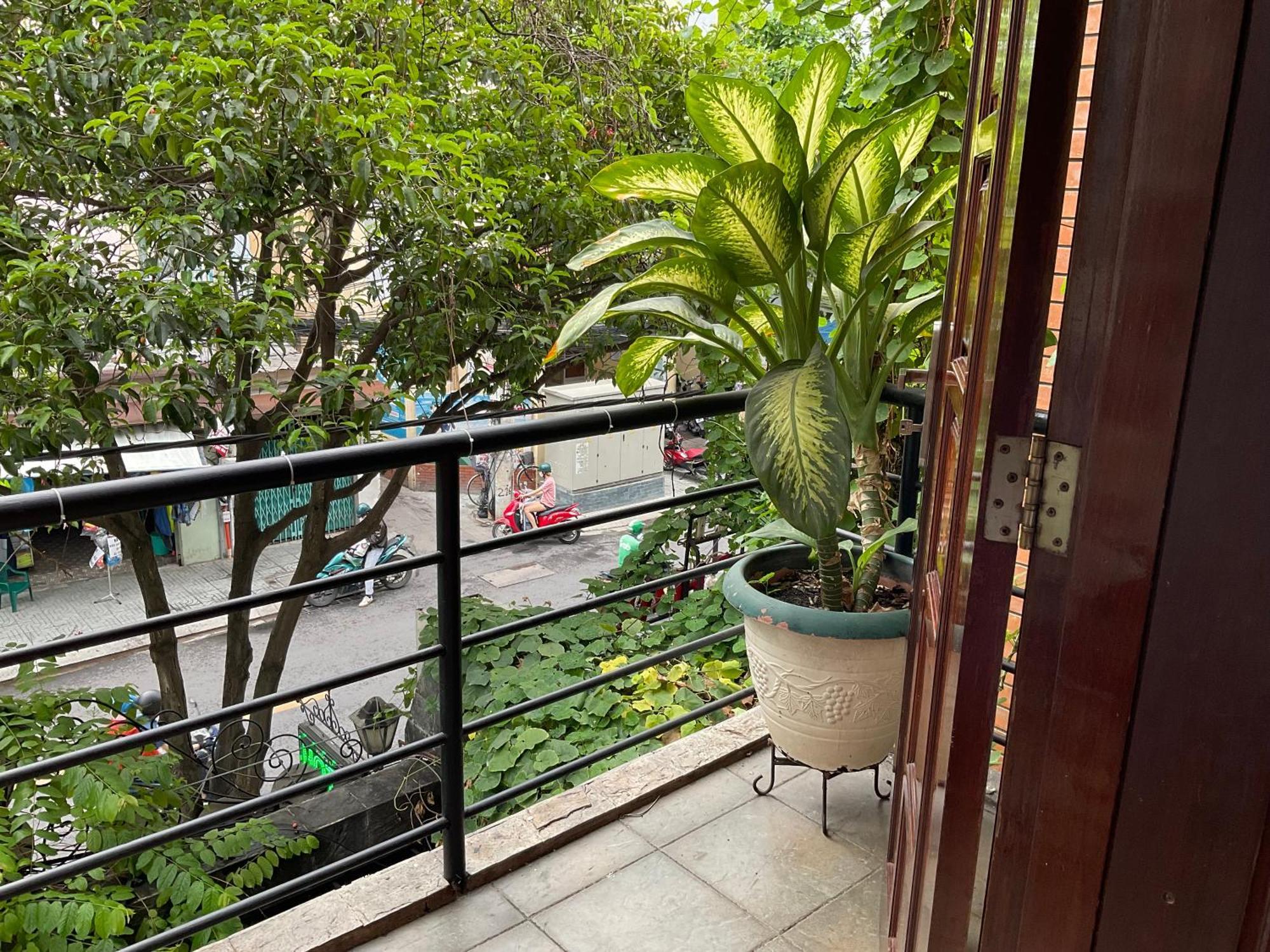 Khach San Minh Chau - Hoa Hung Отель 2*